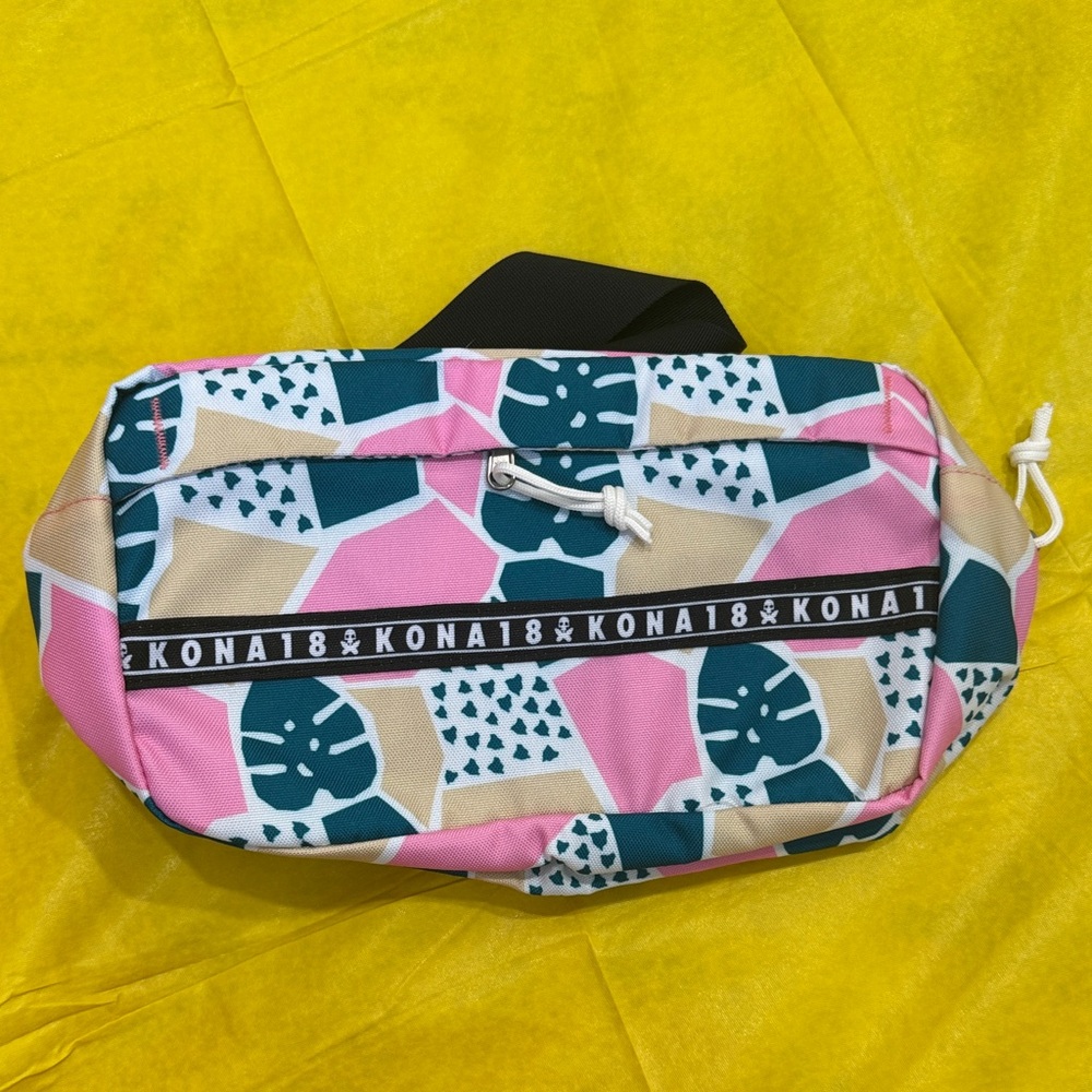 Betty Designs Kona 2018 Pink and green  tropical belt Bag fanny pack